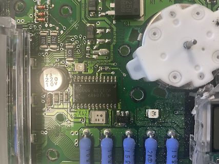 Nahaufnahme einer Leiterplatte mit elektronischen Bauteilen