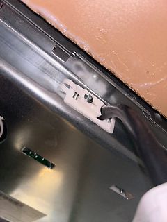 Kabelbefestigung in einem Metallgehäuse