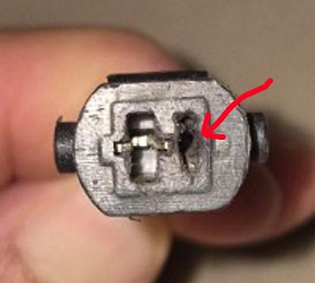 Nahaufnahme eines beschädigten USB-Anschlusses