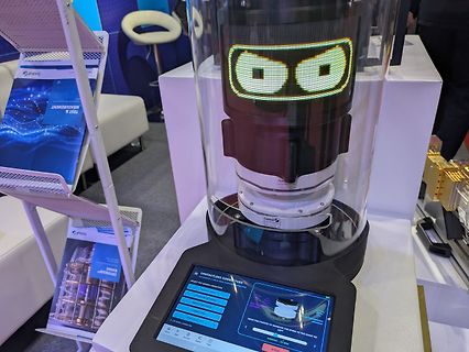 Messgerät mit Display und Broschüren