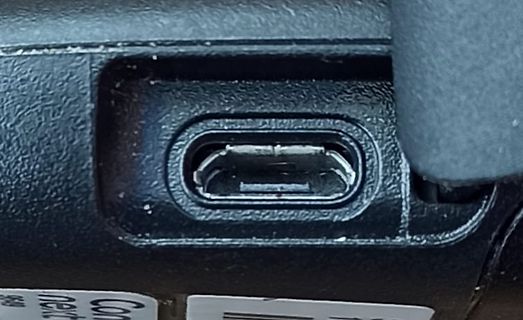 USB-Anschluss an einem Gehäuse