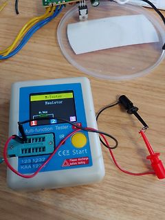 Multi-function Tester mit Messung eines Widerstands