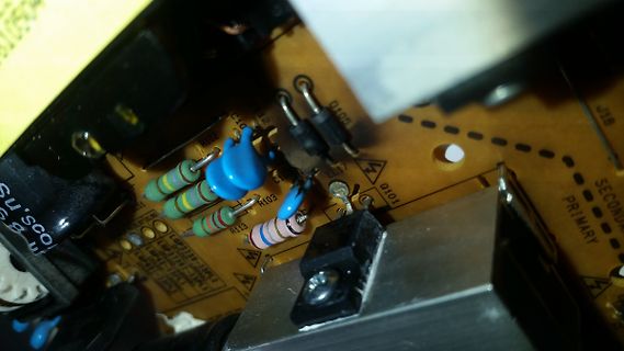 Nahaufnahme einer Leiterplatte mit elektronischen Bauteilen