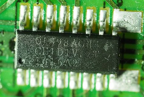 Makroaufnahme eines integrierten Schaltkreises auf Leiterplatte