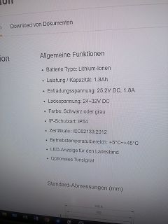 Abfotografierter Bildschirm mit technischen Spezifikationen einer Batterie