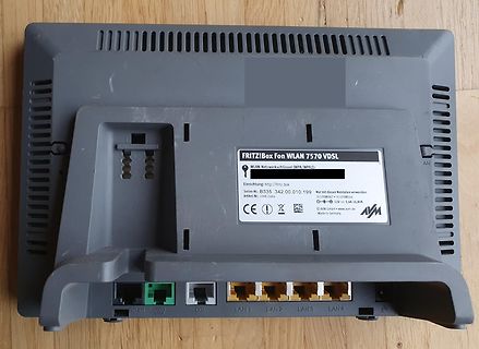 Rückseite eines FRITZ!Box Fon WLAN 7570 VDSL Routers