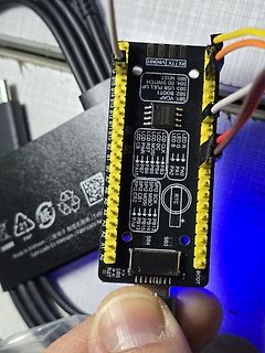 Mikrocontroller-Board mit Pinbelegung und Anschlüssen