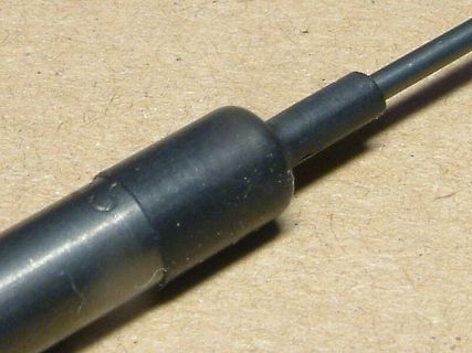 Schwarzes Kabel mit Isolierung
