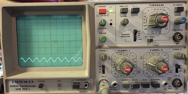 Hameb HM 203-4 Oszilloskop mit Sägezahnsignal