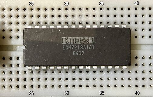 Intersil ICM7218AIJI integrierter Schaltkreis auf Lochrasterplatine