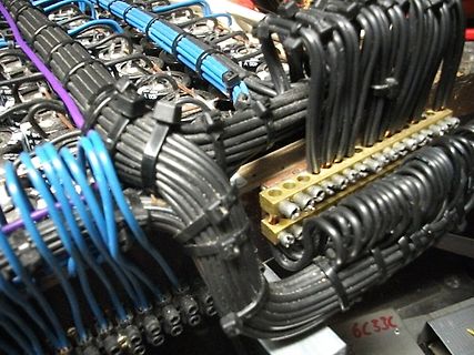 Verdrahtung von Batteriezellen mit Busbars