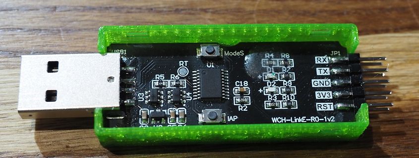 USB-zu-TTL-Adapter auf grüner Leiterplatte