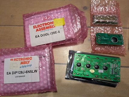 LCD-Module in Luftpolsterfolie und auf Leiterplatte