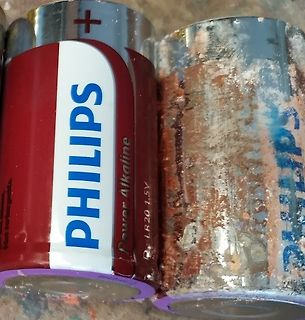 Ausgelaufene Philips Alkaline Batterien