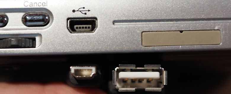 USB-Anschluss und Stecker an einem Gerät