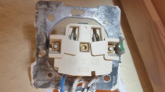 Elektroinstallation Steckdose in Unterputzdose