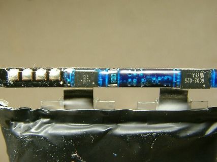 Nahaufnahme von SMD-Bauteilen auf einer Leiterplatte