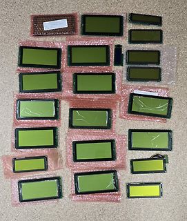 Verschiedene LCD-Displays auf einer Unterlage