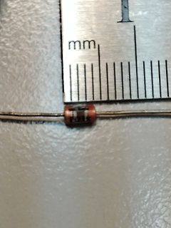 Elektrolytkondensator neben Lineal