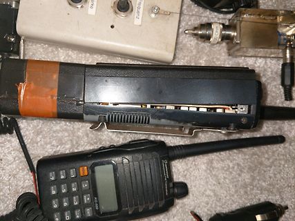 Diverse Funkgeräte und elektronische Komponenten