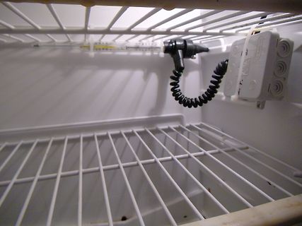 Temperaturmesssonde in einem Kühlschrank