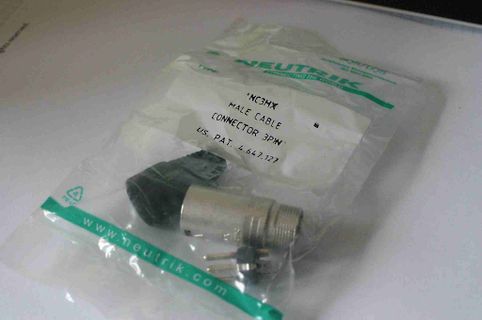Neutrik NC3MX XLR Stecker in Verpackung