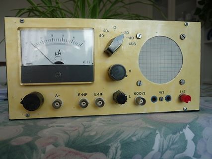 Analoges Messgerät mit Galvanometer und Oszilloskop-Anzeige