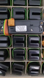 Elektronikkomponenten in einer Lagerbox