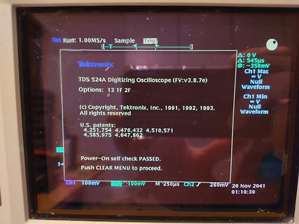 Abfotografierter Bildschirm eines Tektronix Oszilloskops