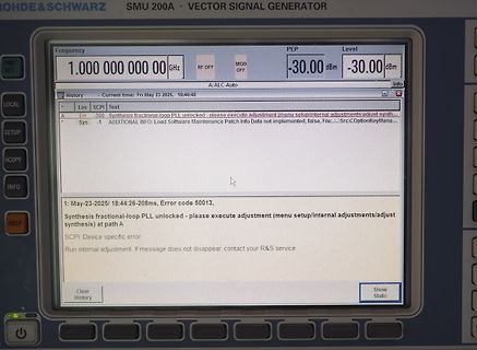 Display eines Rohde & Schwarz SMU 200A Signalgenerators mit Fehlermeldung
