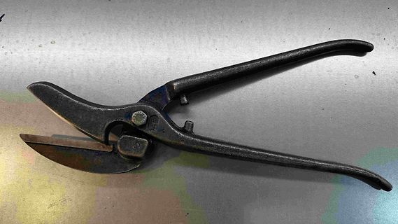 Seitenschneider oder Abisolierzange aus Metall
