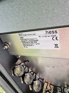 Typenschild und LED-Leuchten einer Lichtanlage