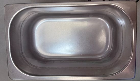 Edelstahlbehälter oder Spüle von oben