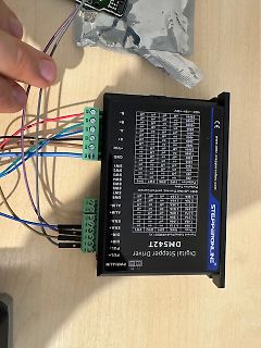 Digitaler Schrittmotor-Treiber mit Verkabelung
