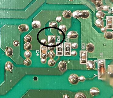 Nahaufnahme einer Leiterplatte mit SMD-Bauteilen