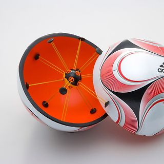 Aufgeschnittener Fußball