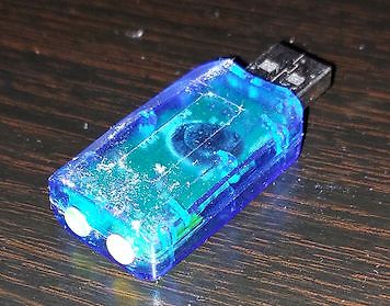 Blauer USB-Stick aus transparentem Kunststoff
