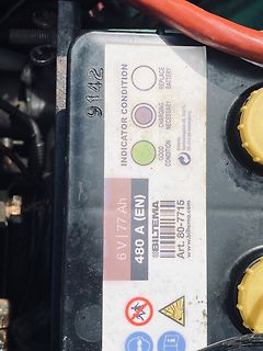 Aufkleber einer Biltema Batterie