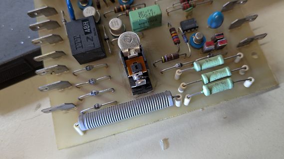 Nahaufnahme einer Leiterplatte mit elektronischen Bauteilen