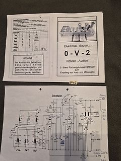Foto von Bauteilkennzeichnung und Schaltplan