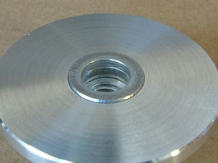 Metallische Unterlegscheibe mit Innengewinde