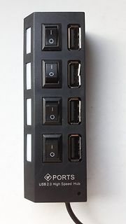 USB 2.0 Hub mit Schaltern und Ports