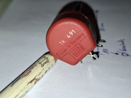 Elektronikbauteil mit Aufschrift