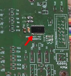 Nahaufnahme einer Leiterplatte mit PCA9685 Chip