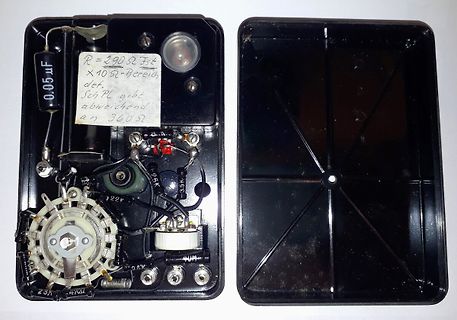 Innenansicht eines geöffneten elektronischen Geräts