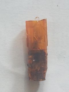 Transistor in bernsteinfarbener Kapselung