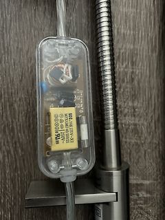 Foto eines Netzteils in Kunststoffgehäuse