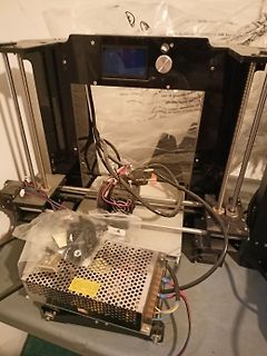 Aufbau eines 3D-Druckers mit Netzteil