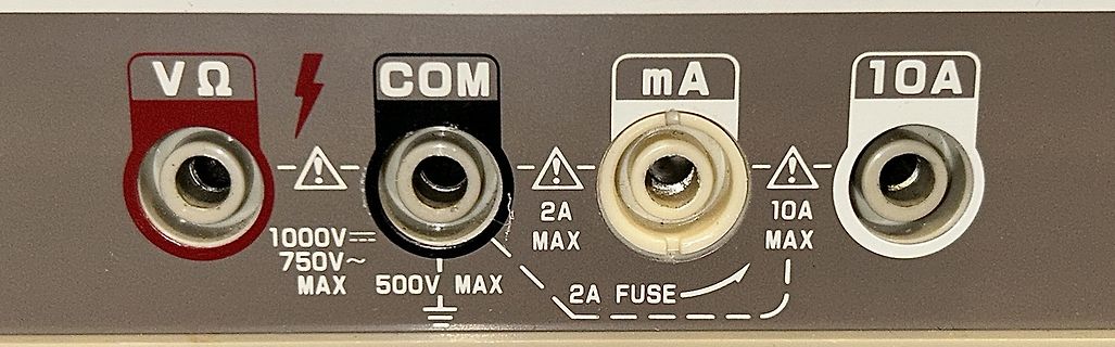 Eingangsbuchsen eines Multimeters