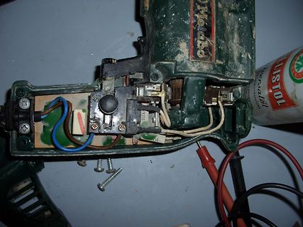 Innenansicht eines defekten Metabo Elektrowerkzeugs